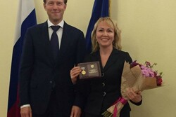 Министр промышленности и торговли РФ наградил Наталию Макаревич медалью Калашникова