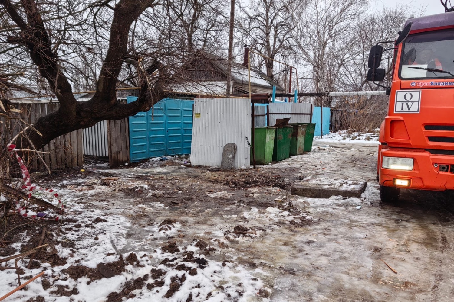 Контейнерная площадка после уборки  (Карла Маркса)