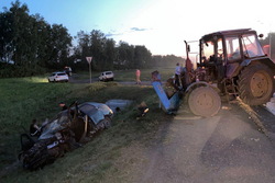 В Тамбовской районе «ВАЗ» столкнулся с трактором, погиб пассажир легковушки