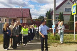 Гаишники региона проводят для младших школьников пешеходные экскурсии