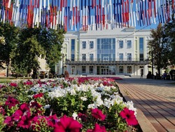 В Тамбове завершается сезон променад-концертов возле филармонии
