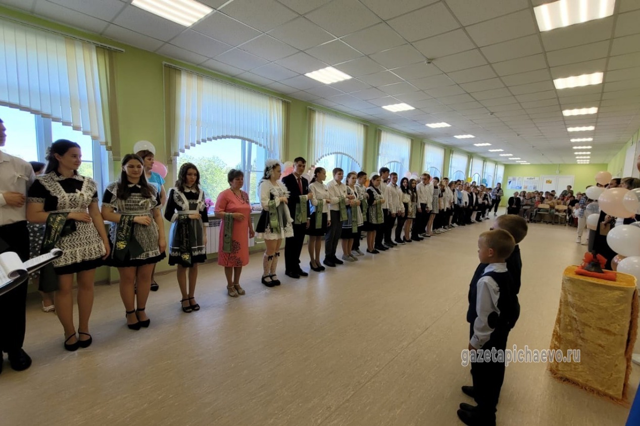 Торжественная линейка в Рудовской школе