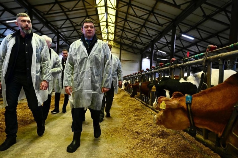 Евгений Первышов ознакомился с работой агропромышленных предприятий Знаменского округа