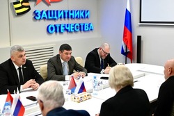 Губернатор Евгений Первышов провел прием граждан в фонде «Защитники Отечества»