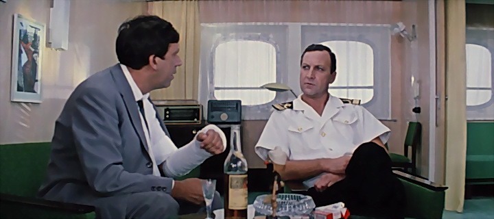 кадр из фильма «Бриллиантовая рука», 1968 г.