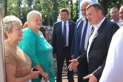Губернатор Александр Никитин оценил обустройство нового сквера в Мичуринске