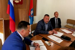 Первый вице-губернатор Олег Иванов встретился с обманутыми дольщиками многоэтажки на Киквидзе