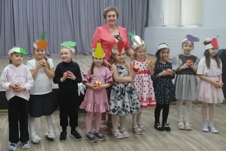 Наталья Михайловна Фефелова со своими учениками