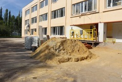 Продолжается капремонт школы в Стрельцах 