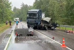 Фура и внедорожник столкнулись близ Среднего Кордона. Погибли два человека