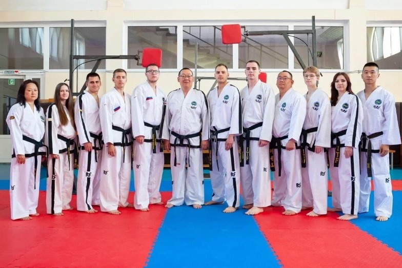 Пояса в рукопашном бою. Белый пояс рукопашный бой. Рукопашный бой фото ребенку 10 лет в самаре. Вышивка на поясе рукопашный бой. Пояса в боевых искусствах.