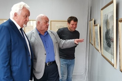 Евгений Матушкин посетил выставку редких фронтовых работ художника Аркадия Платицына