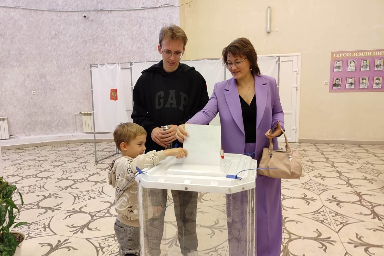 Елена Пенькова с детьми