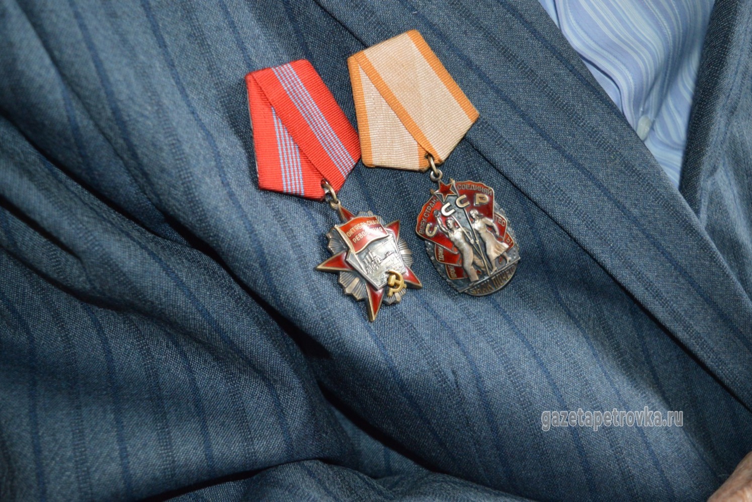 Орден Октябрьской революции и орден «Знак почёта» 