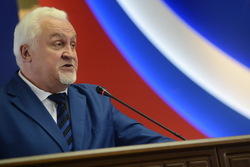 Председатель областной Думы Евгений Матушкин поздравил тамбовчан с Днем Конституции
