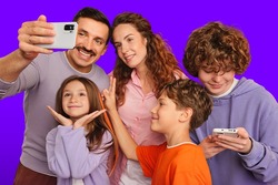 Семейный бум: «Ростелеком» зафиксировал значительный рост подключений к пакетным предложениям цифровых услуг и мобильной связи 