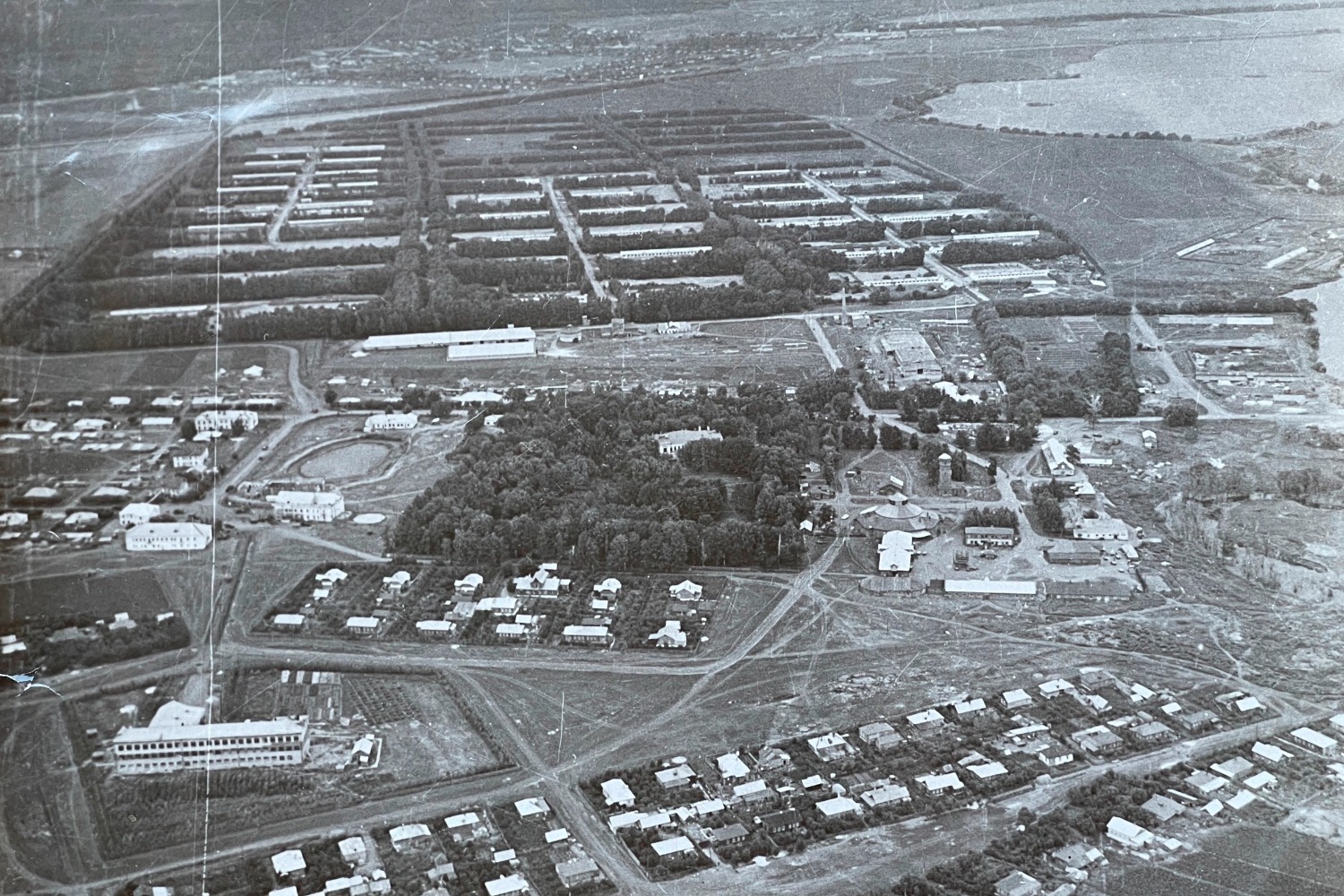 Асеевская круглая конюшня с крышей, ещё до пожара, 1970 год  