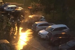 В Тамбове на Полынковской ночью загорелись два автомобиля