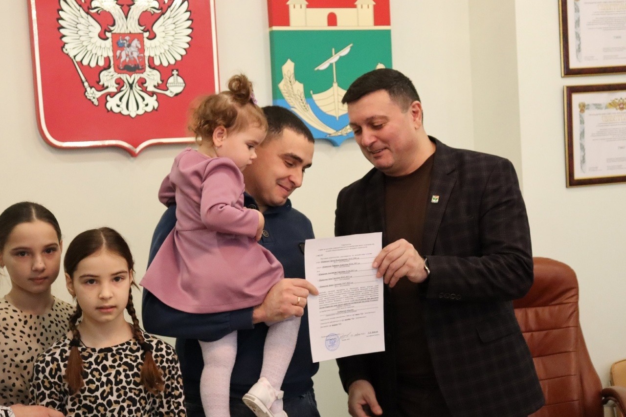 гос помощь семьям. меры социальной поддержки многодетных семей в россии:. государственная поддержка семей имеющих детей. государственная поддержка семьи в россии. меры поддержки государства многодетным семьям.