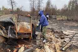 Тамбовские волонтёры разобрали завалы сгоревших строений в посёлке Тихий угол 