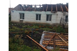В Петровском районе ураганом сорвало крыши с пяти домов