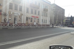 В Тамбове у оживленных перекрестков ставят пешеходные ограждения
