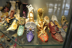 Не каждой Золушке подойдет: в Краеведческом музее откроется выставка миниатюрных башмачков