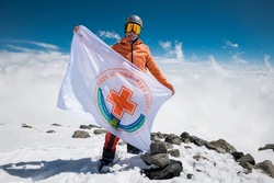 Флаг тамбовских медиков взвился на Эльбрусе