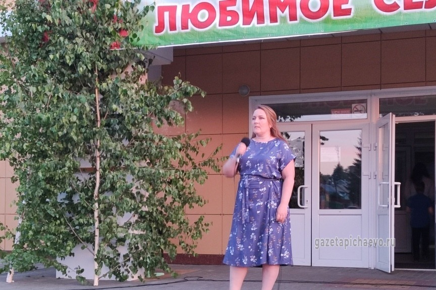 Выступает Елена Родионова
