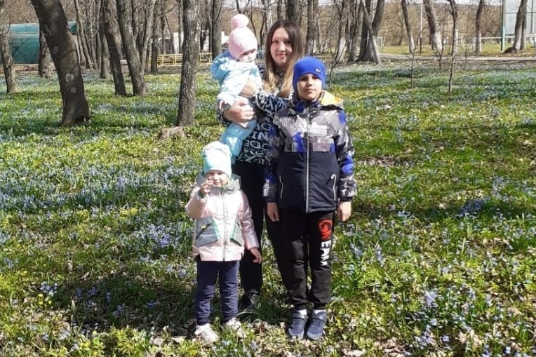 Евгения Неткач с детьми