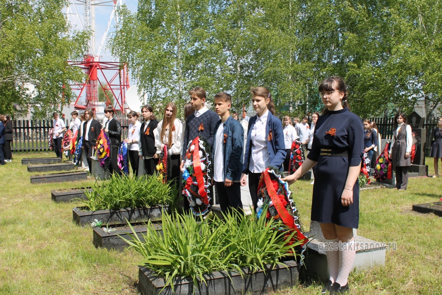 Во время траурной панихиды на воинском кладбище Кирсанова
