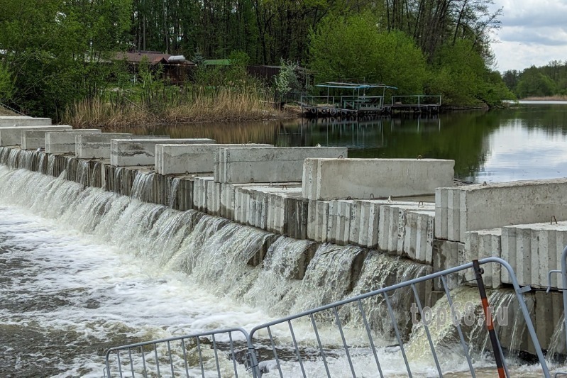В Тамбове завершили строительство временной плотины на реке Цна ...