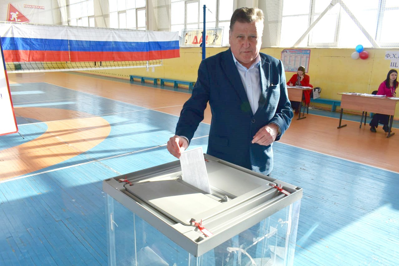 Директор знаменского