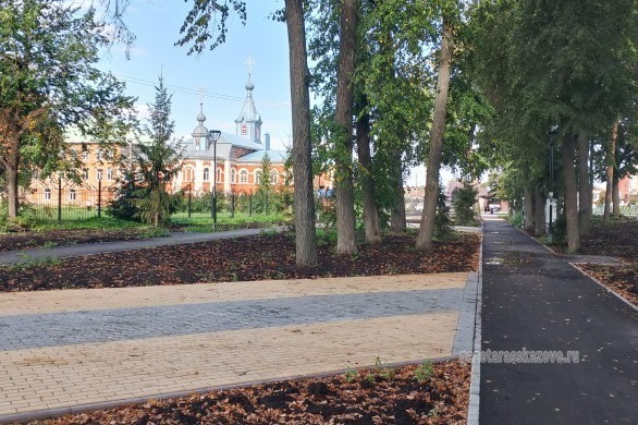 Рядом — храм Великомученицы Екатерины