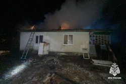 В Староюрьевском округе пожарные спасли из огня пожилого мужчину
