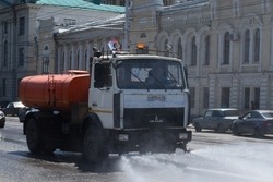 Поливальные машины спасают Тамбов от зноя