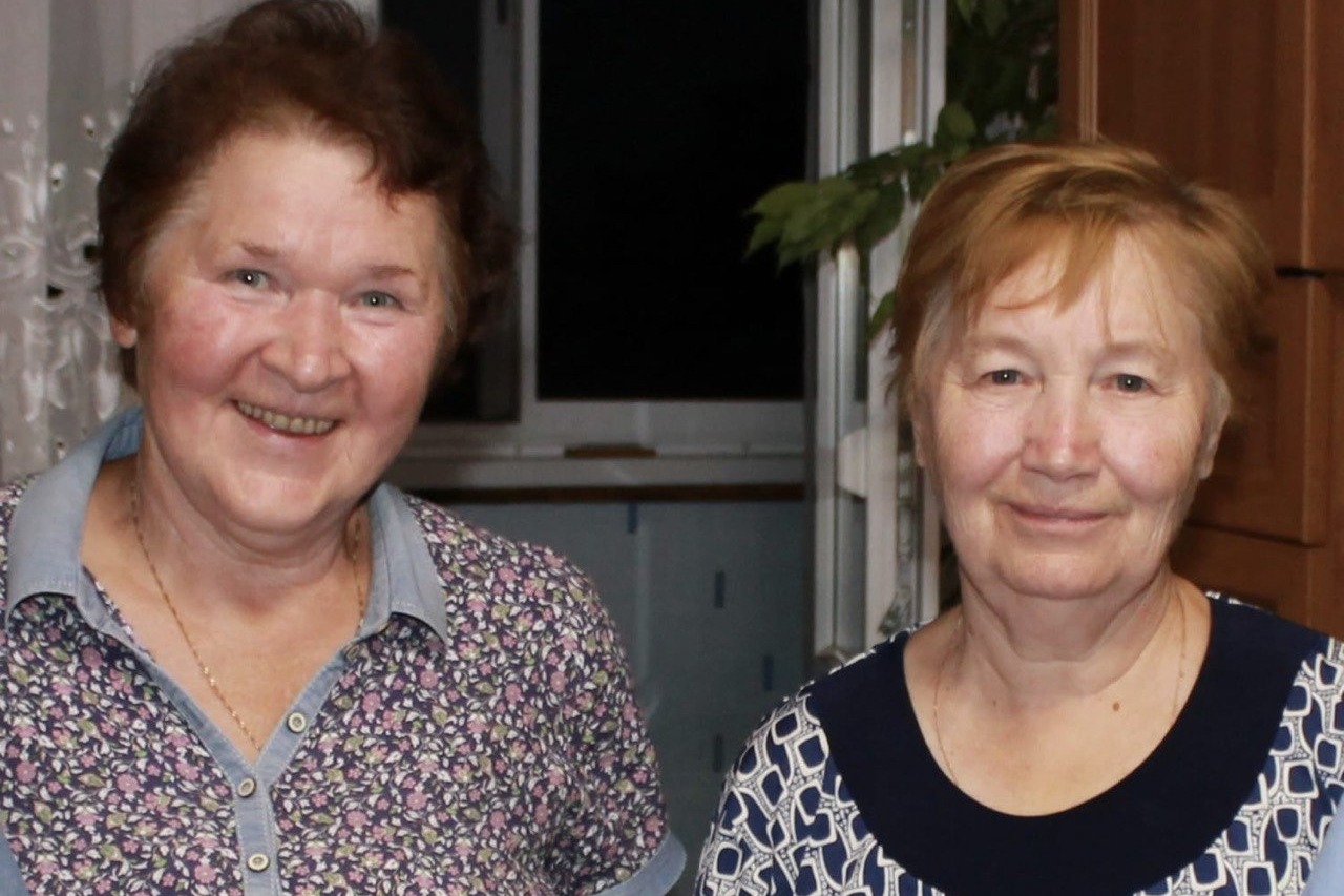 Лидия Дмитриевна Поспелова (слева)