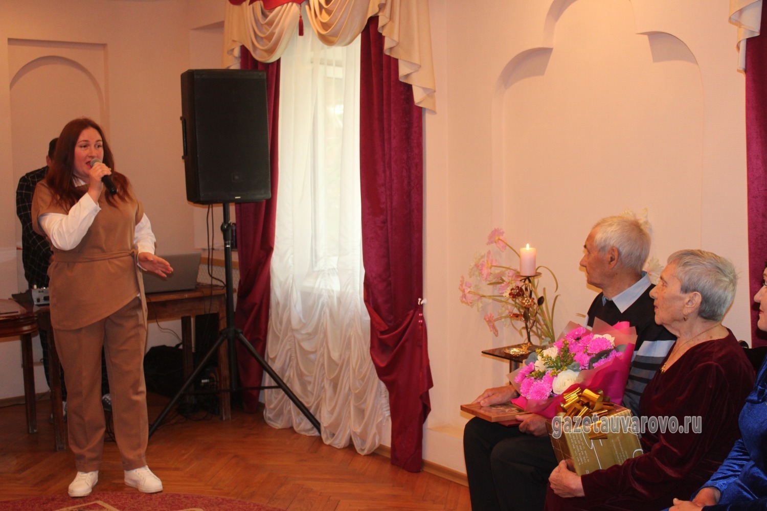 Поёт Лариса Назарчук