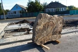 Тамбовские строители начали восстанавливать мемориал в Новоайдаре