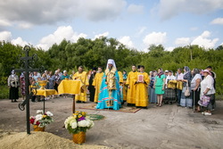 В Столовом освятили крест в основание нового храма