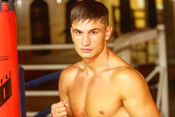 Профессиональный боксёр Артур Осипов примет участие в областном Дне здоровья
