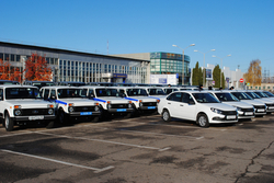 Тамбовским полицейским вручили ключи от 34 новых служебных автомобилей
