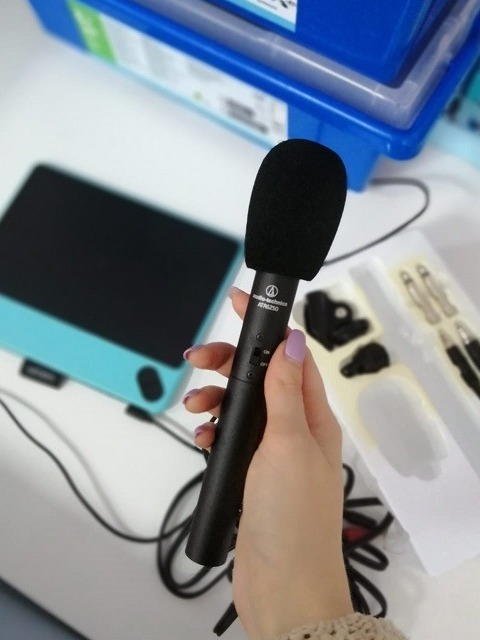 Микрофон и графический планшет 