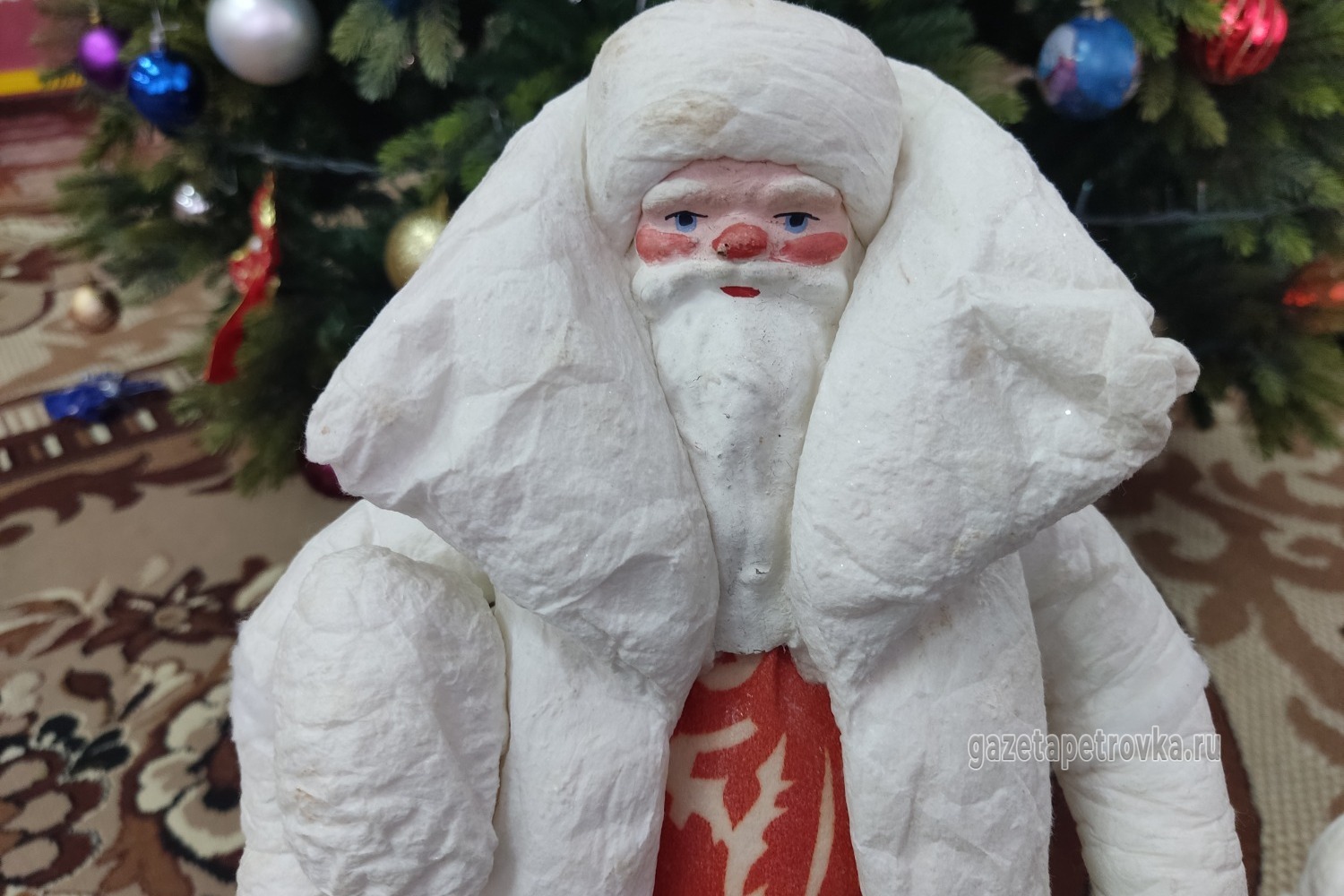 Детсадовские Дед Мороз и Снегурочка изготовлены Воронежской фабрикой игрушек