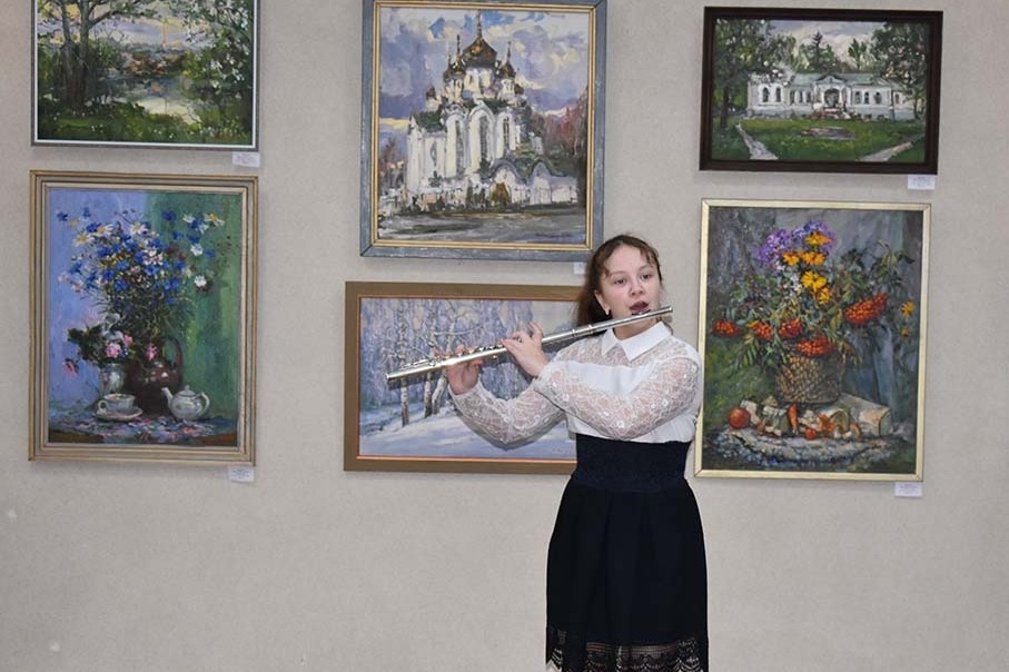 Выступают воспитанницы ДШИ