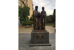 В Адлере открыли памятник Петру и Февронии, созданный тамбовским скульптором