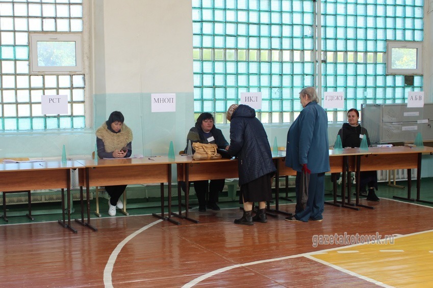Голосование на котовском избирательном участке №187