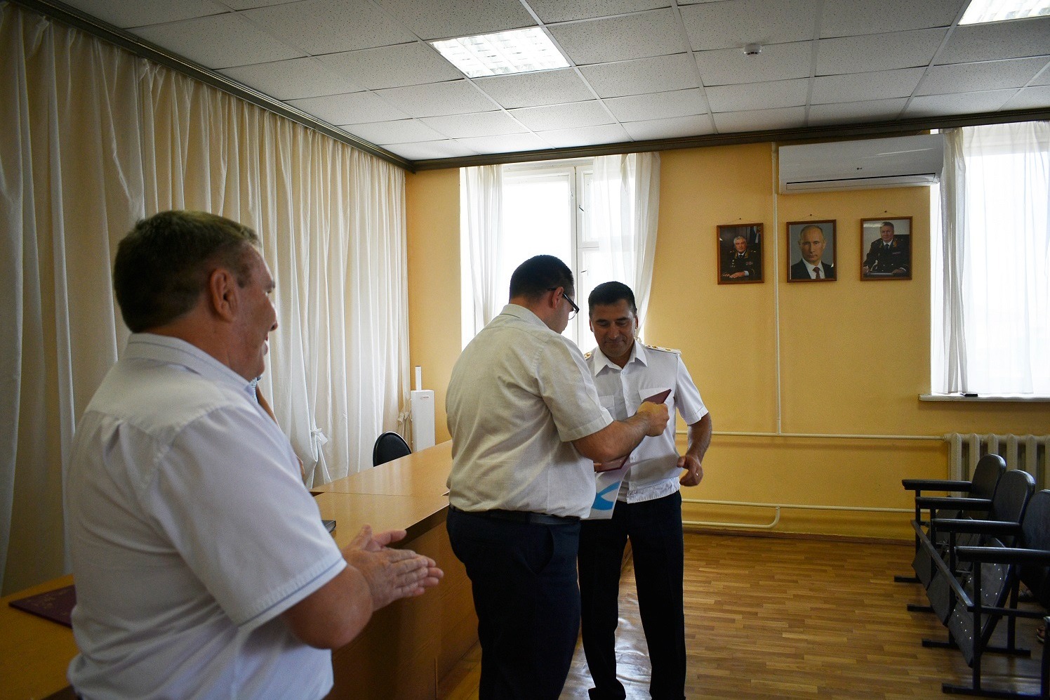 Сампурцы вручили отделению ГИБДД сертификат на оргтехнику
