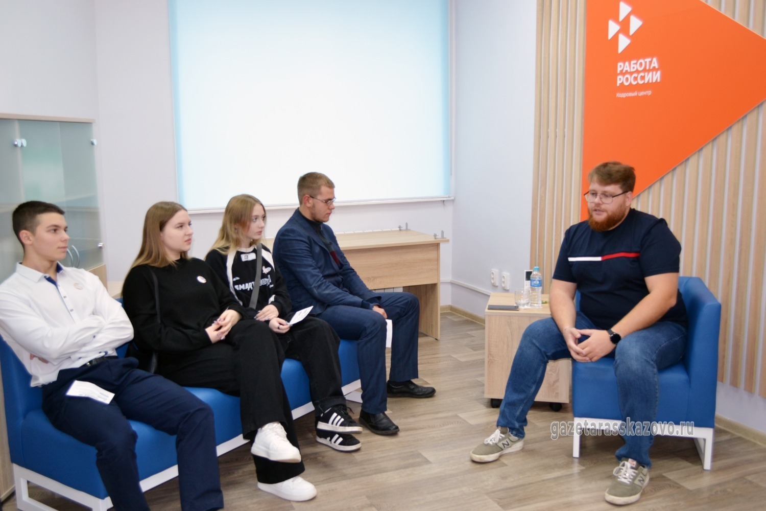 Подростки имели возможность задать вопросы резиденту молодого бизнеса Алексею Калинину