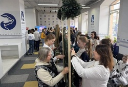 Тамбовские активисты посвятили Первомай изготовлению маскировочных сетей для СВО